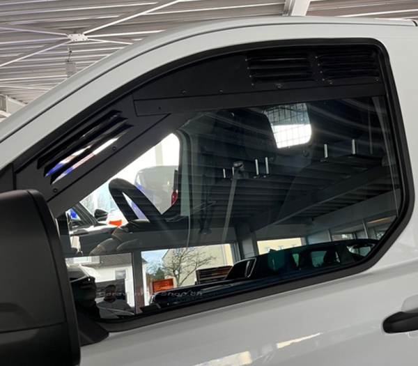 Lüftungsgitter für Fahrerhaus Ford V710 ab 10/2023